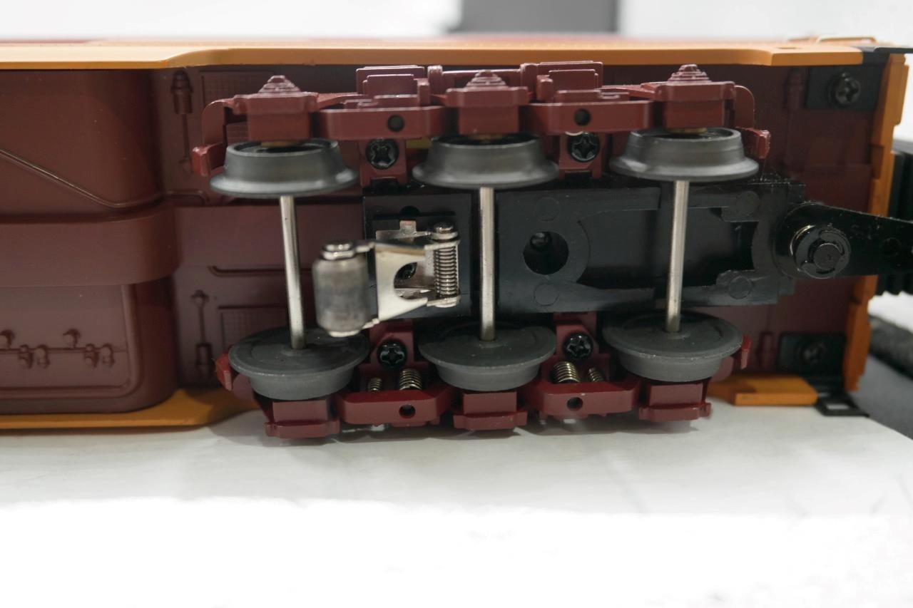 Milwaukee Road O Scale Premier 70′ Streamlined Full Length Vista Dome Passenger