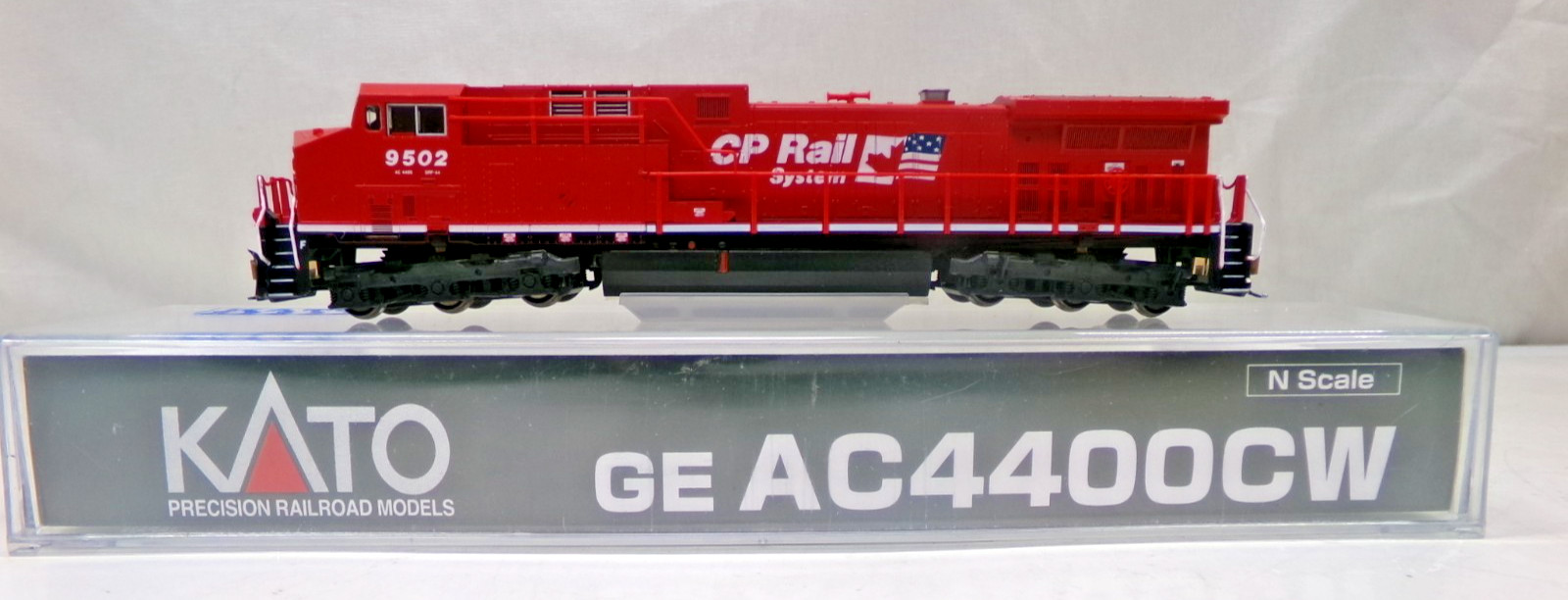 N scale Kato CP Rail AC4400 CW diesel engine in orig box (lot N 35)