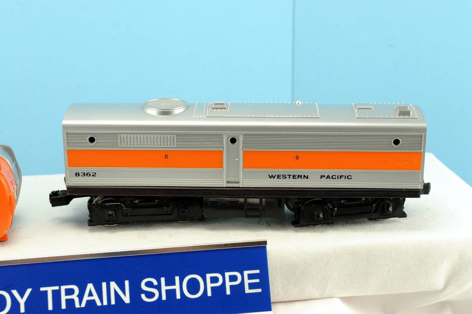 LIONEL 8361 & 8362 WESTERN PACIFIC ALCO FA-2 AB DIESEL SET. GOOD COND. LOT # 2.