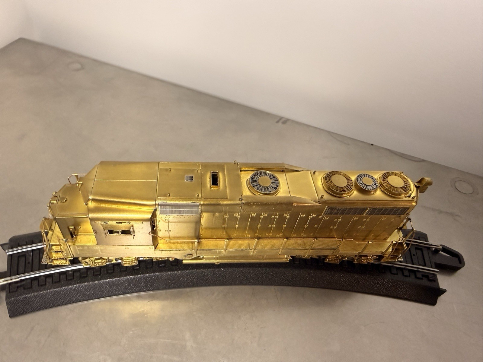 Overland Models – Brass – SP (Southern Pacific) GP30 Phase II Low Hood – NEW