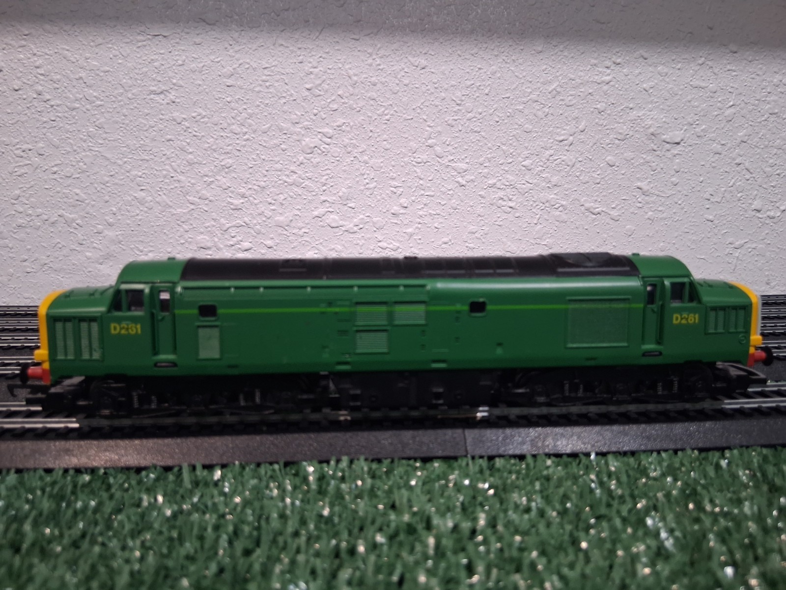 Thomas And Friends Hornby D261 With Tanker HO/OO GAUGE TESTED WORKING RARE!