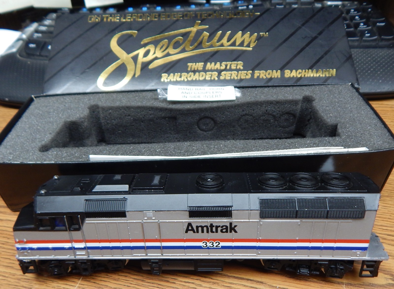 SPECTRUM 87020 AMTREK EMD F40PH DIESEL LOCOMOTIVE PHASE III USED BOX RUNS GREAT