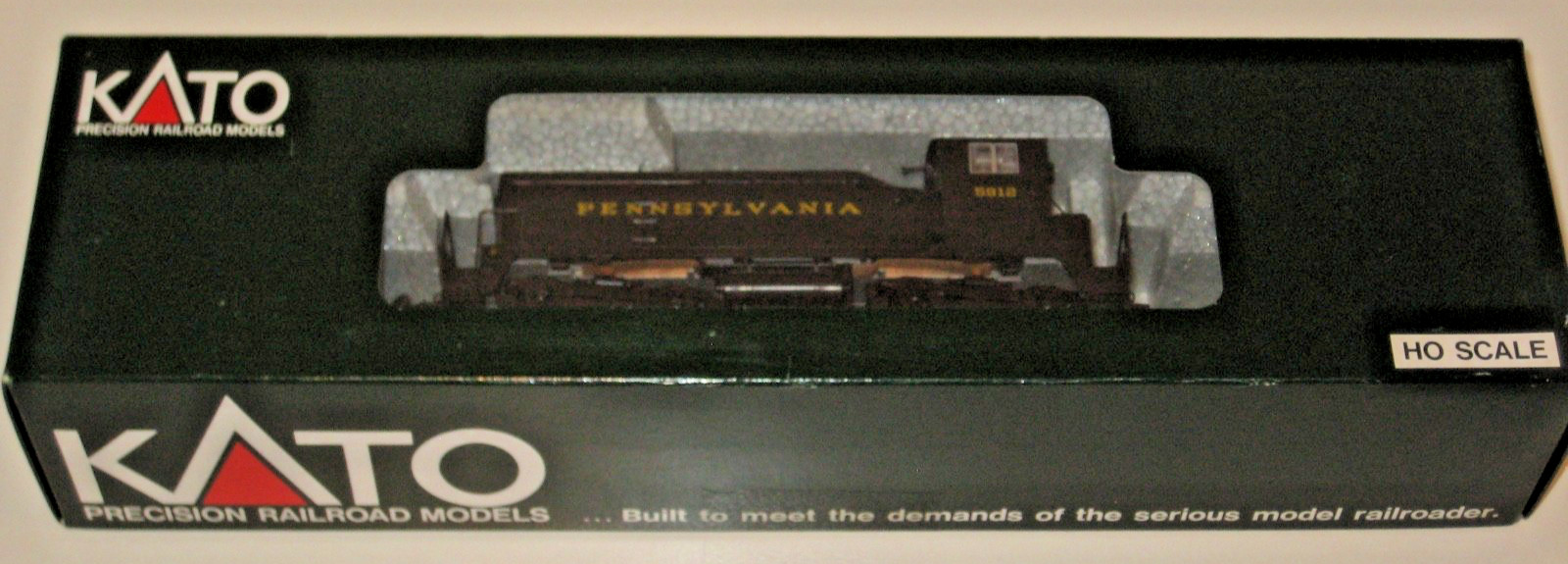 KATO 37-108 HO Scale Pennsylvania EMD NW2 Phase 1 Diesel Switcher #5912