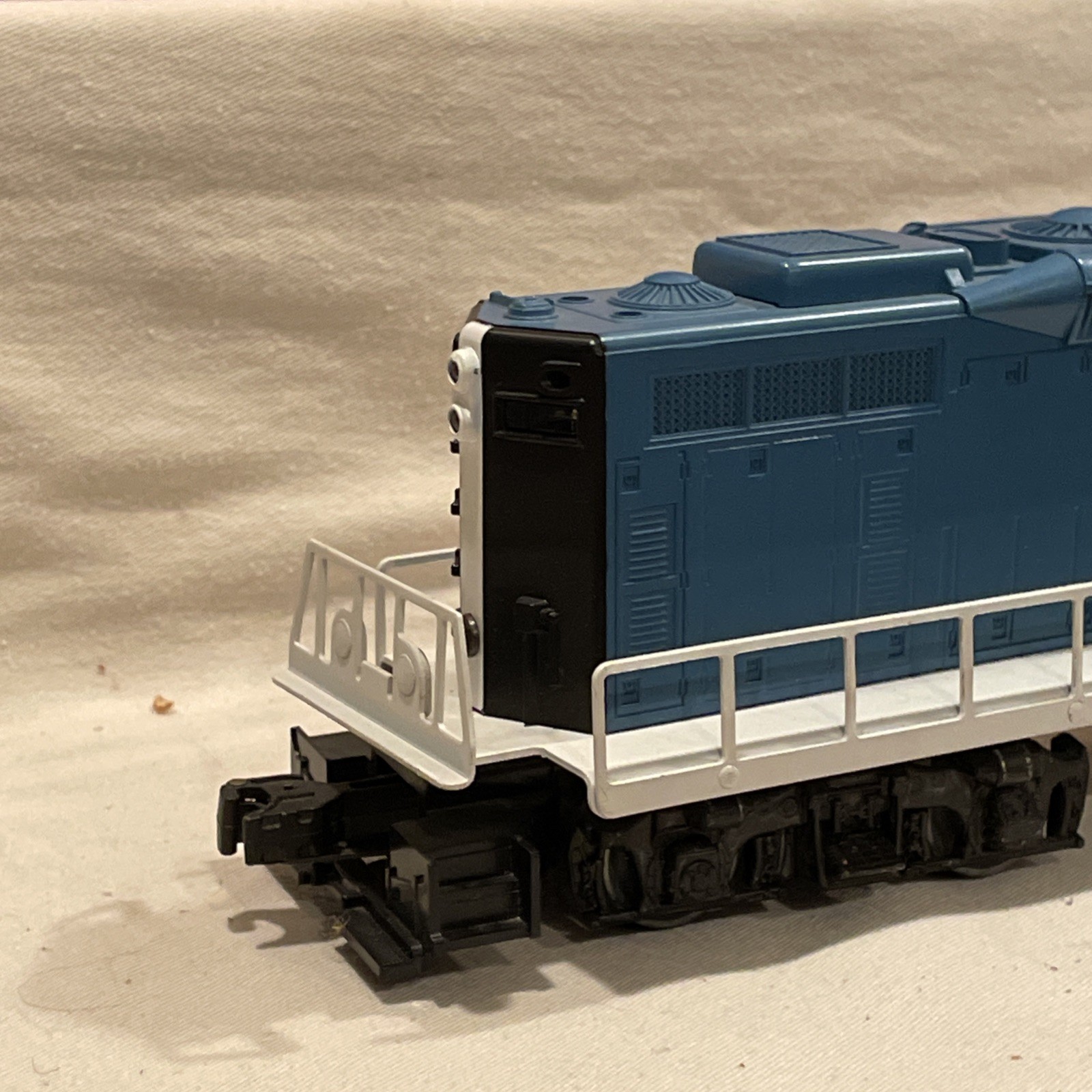 Lionel Boston & Maine GP-7 6-8654 O Gauge NICE!