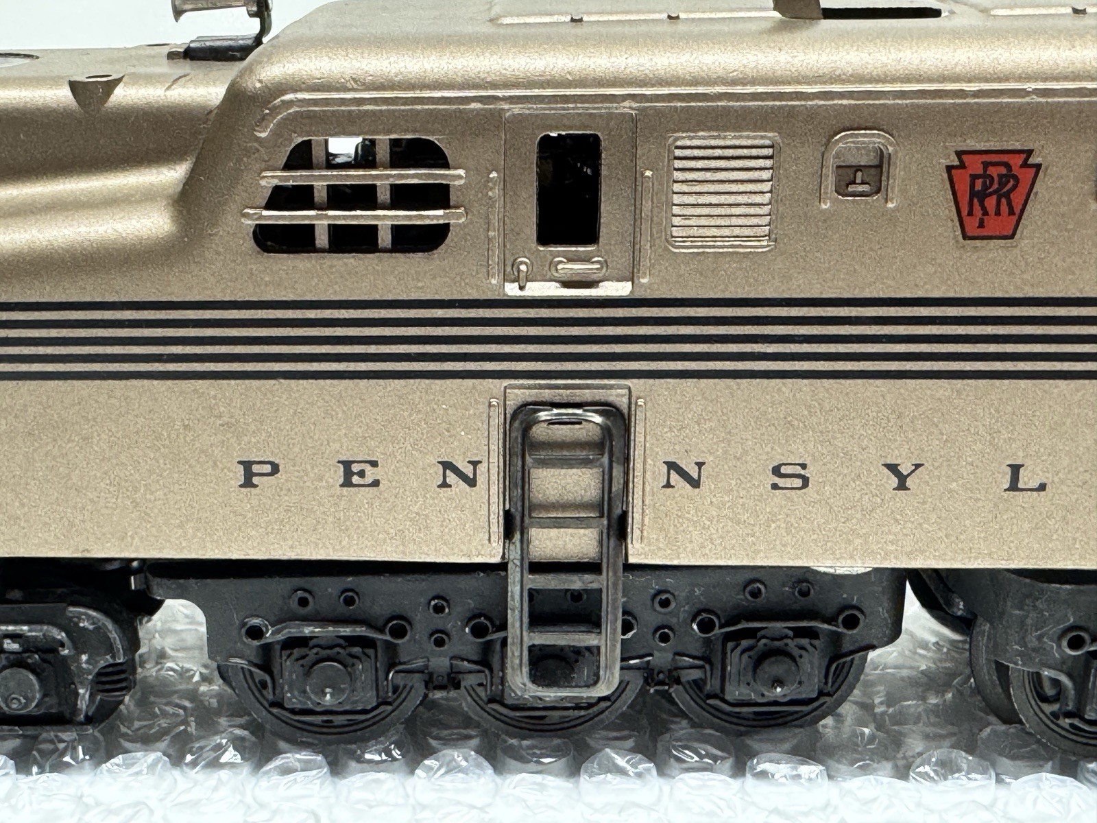 Lionel Pennsylvania GG1 Electric Locomotive in Original Box 6-18300 Mint Series