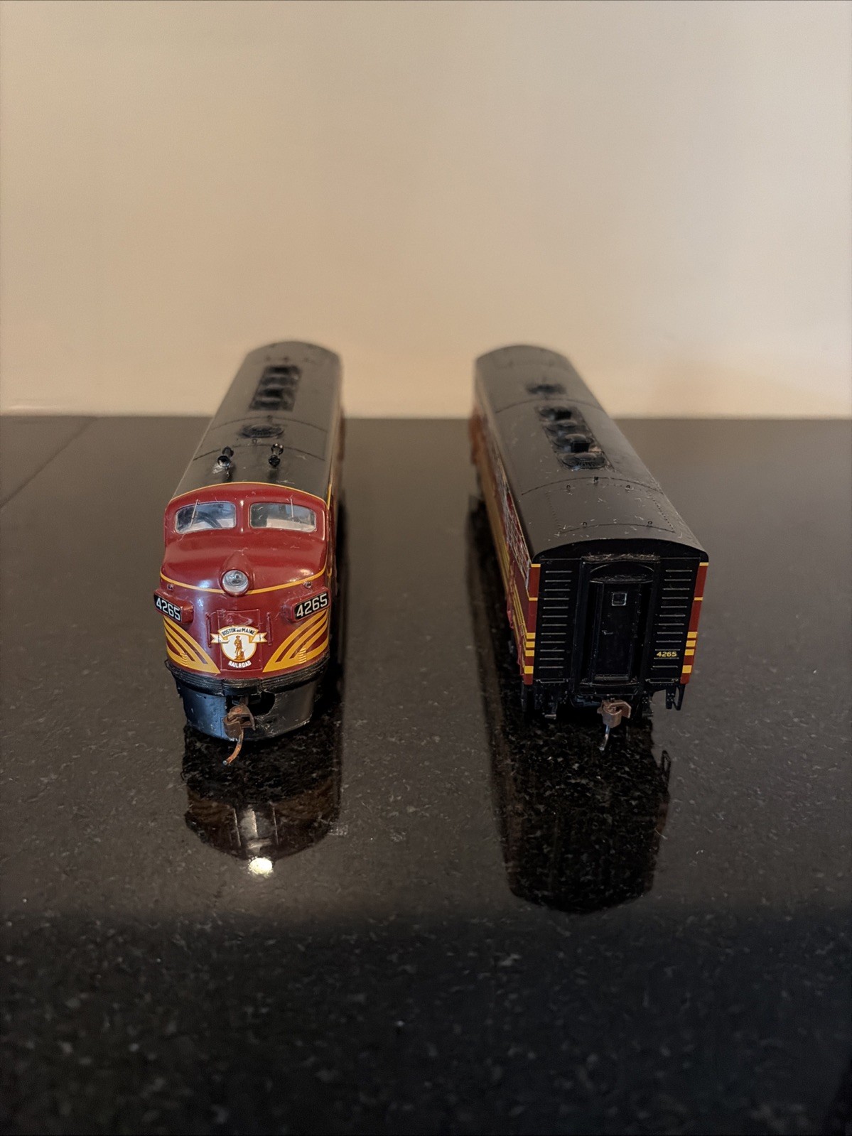 HO Boston & Maine DC F-7A Phase 1 #4265-A Genesis From Athearn