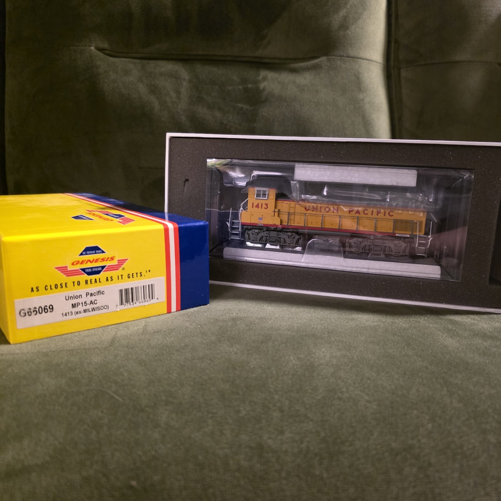Athearn Genesis G66069 Union Pacific MP15-AC model locomotive MINT CONDITION