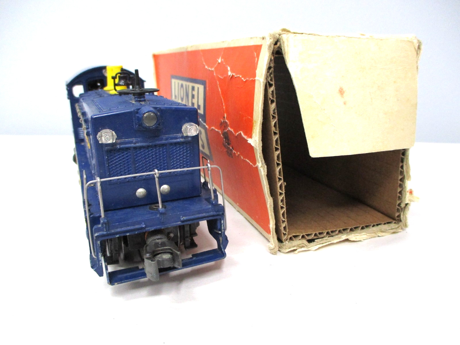 Lionel 624 C and O GM Diesel Loco Postwar O gauge X8296