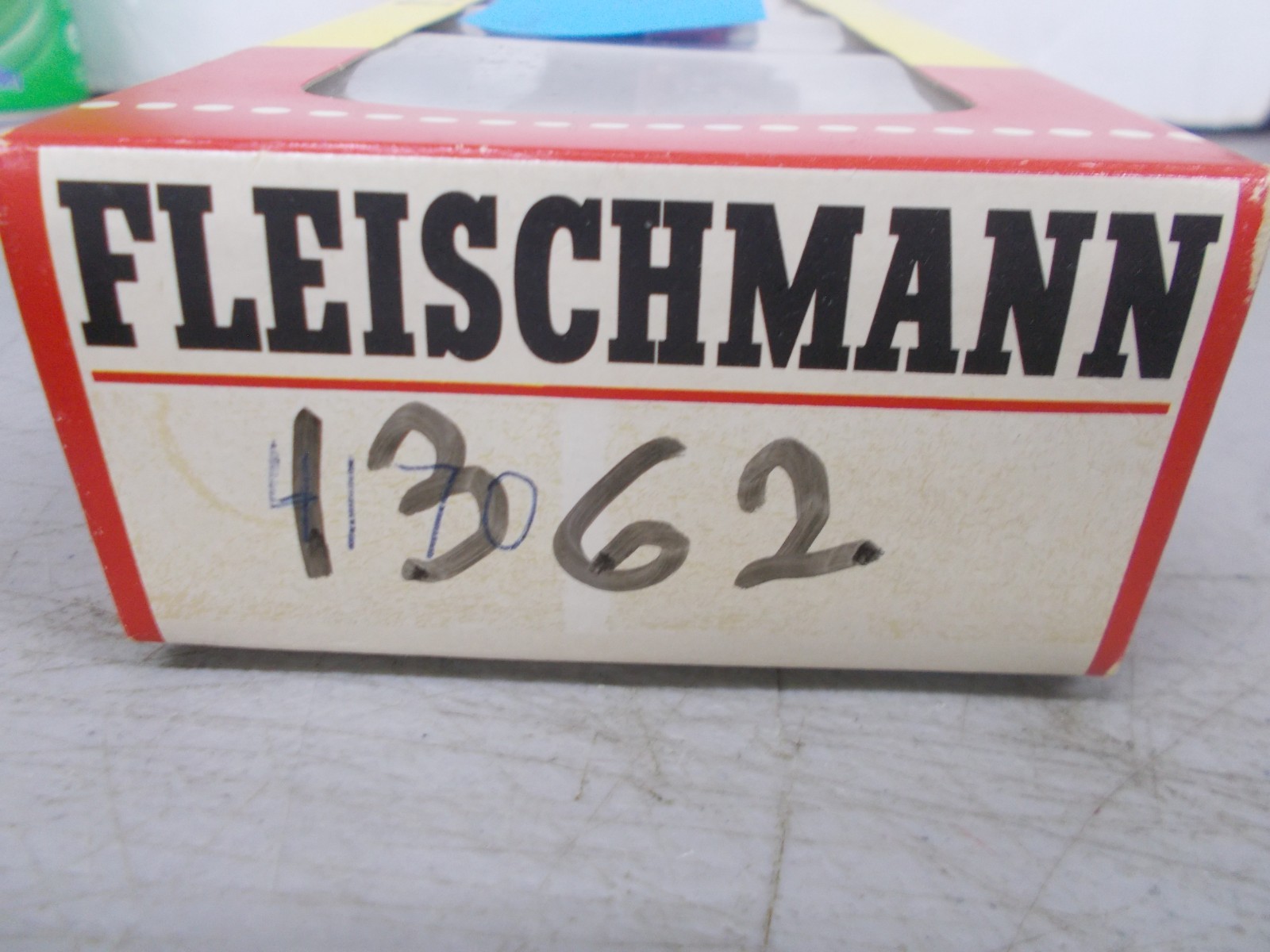 FLEISCHMANN ~ 4-6-2 LOCOMOTIVE # 01 220 & POWERED TENDER ~HO SCALE