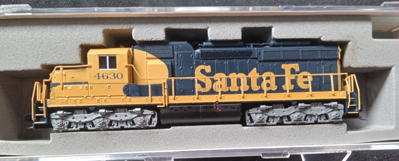 Atlas #54511 SD-26 Santa Fe #4630 Diesel Locomotive