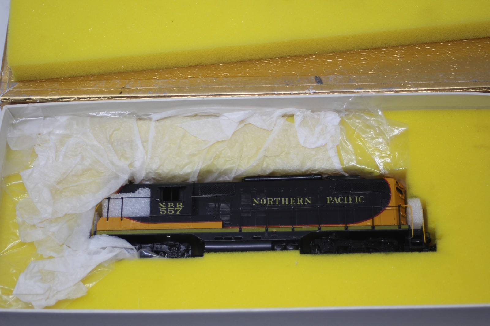 Oriental Limited (Brass) Northern Pacific EMD GP9 Locomotive – Painted #557