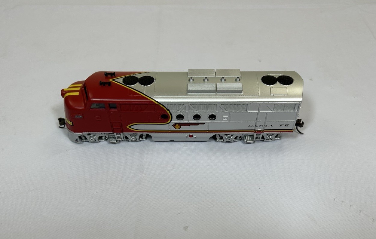 HO Scale Bachmann DCC Santa Fe F Unit Locomotive Warbonnet Paint Scheme
