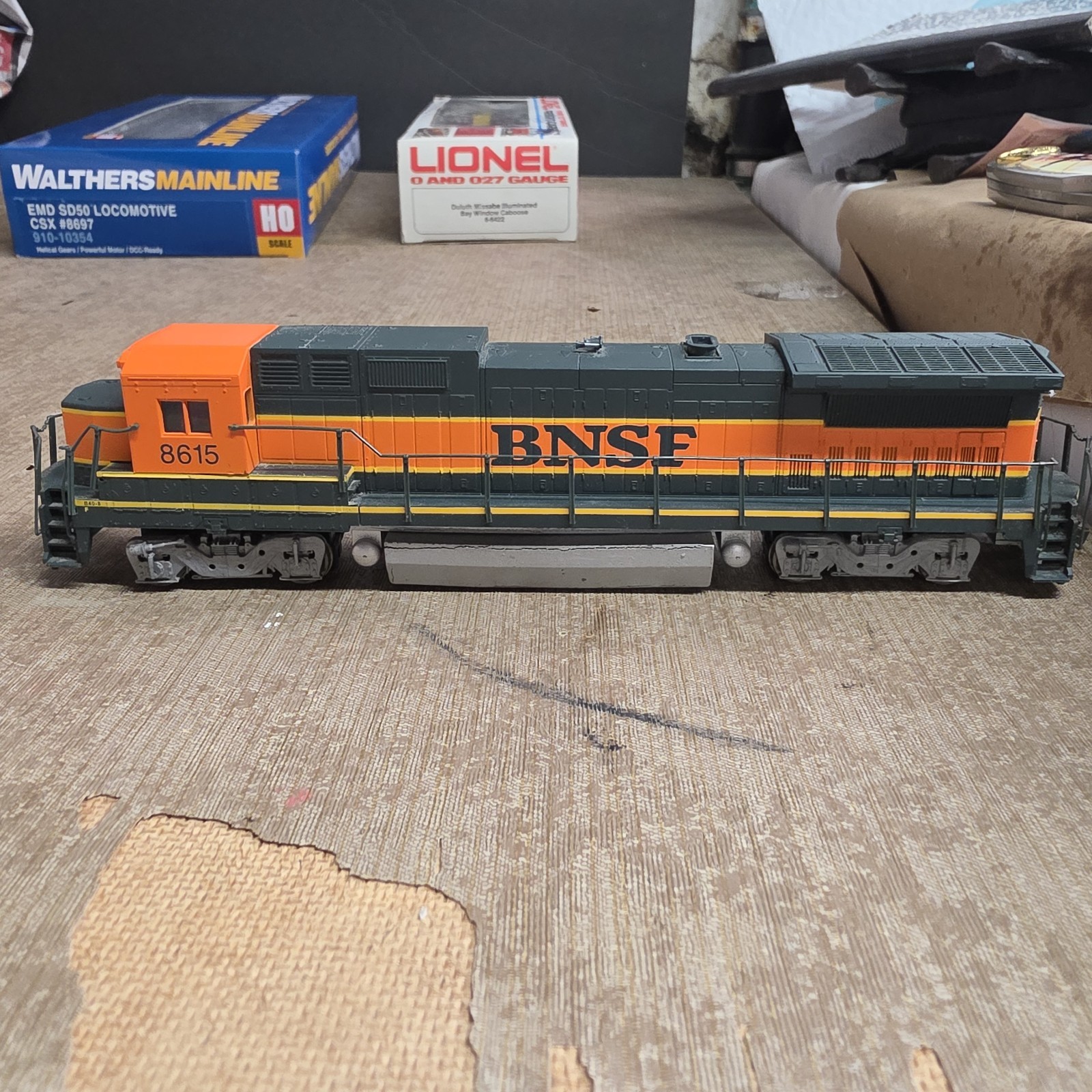 HO WALTHERS TRAINLINE 931-183 GE DASH 8-40B BURLINGTON NORTHERN SANTA FE BNSF