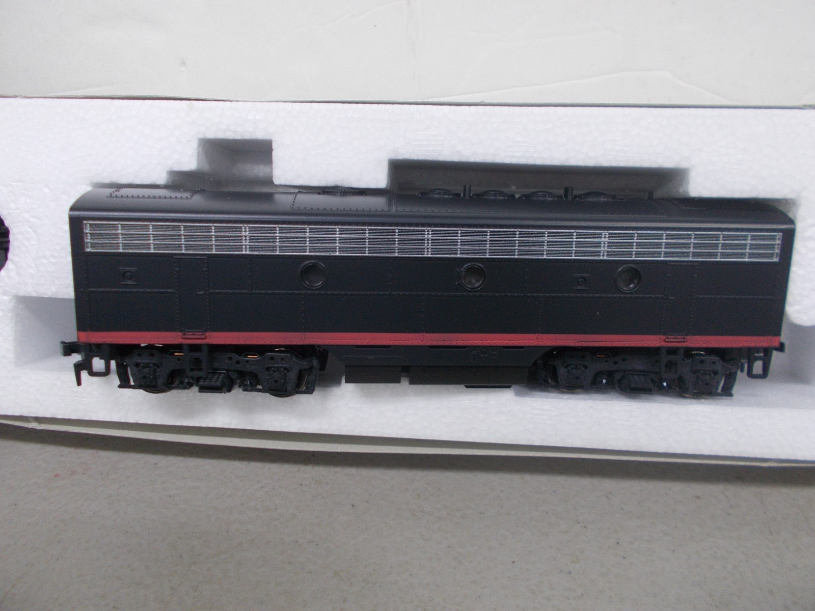 STEWART / KATO~SP (BLACK WIDOW) F7A & F7B POWERED LOCOMOTIVES~NIB~HO SCALE~L – C
