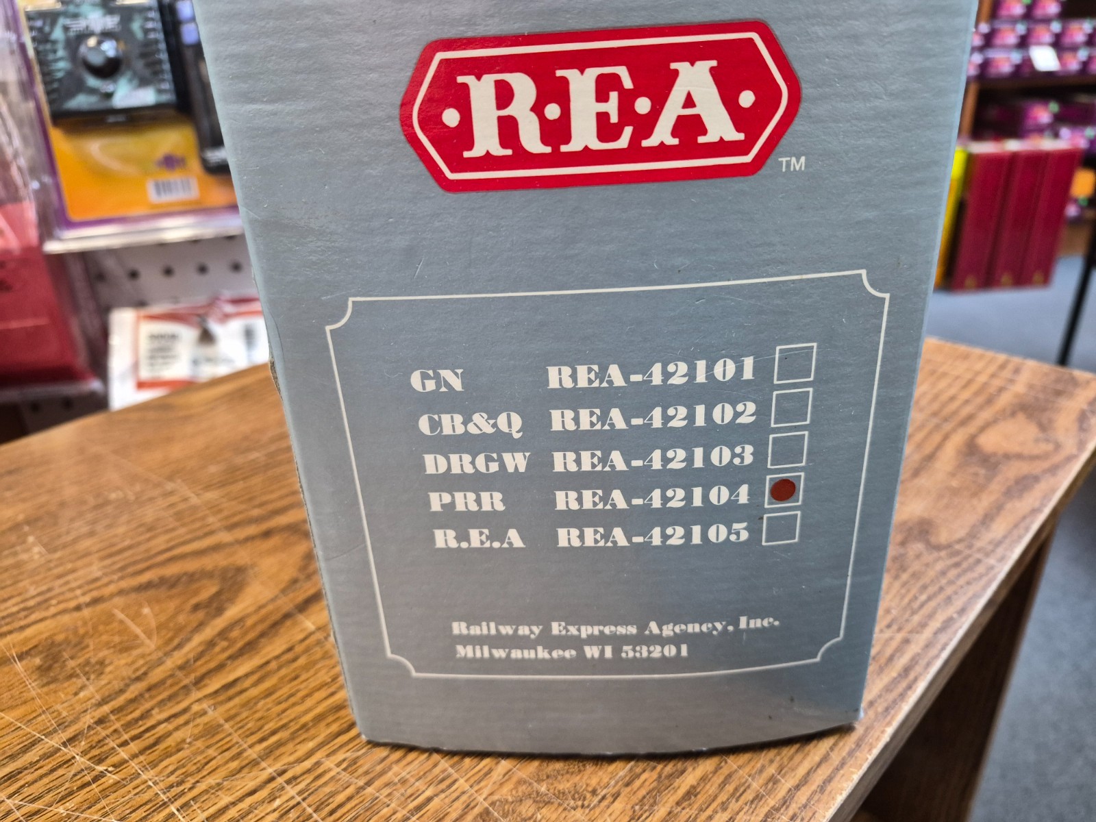REA 42104 G SCALE 1:29 PENNSYLVANIA LONG STEEL CABOOSE LIGHTED BOXED PRE OWNED