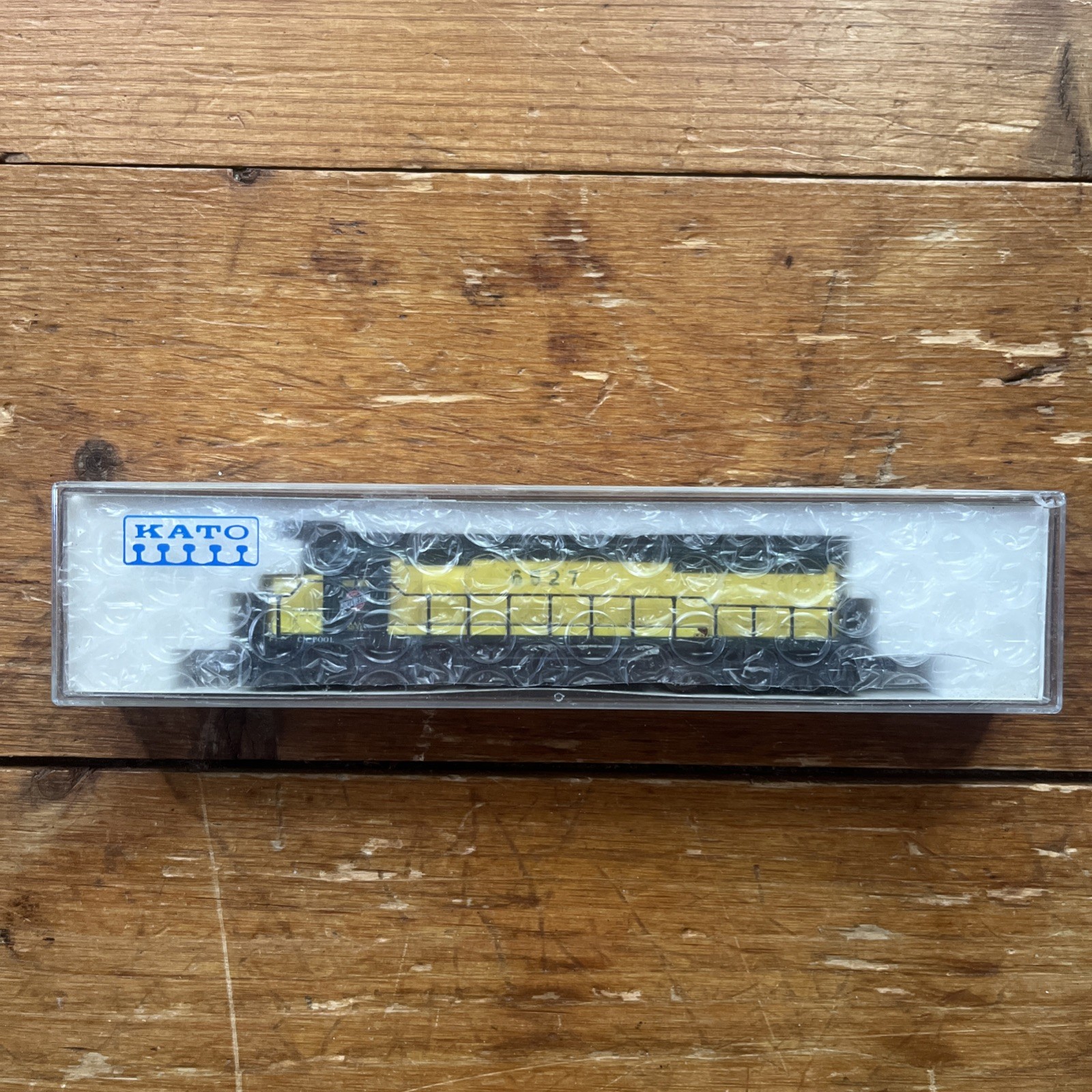 Kato N Scale 176-3106 EMD SD45 Chicago & North Western 6527
