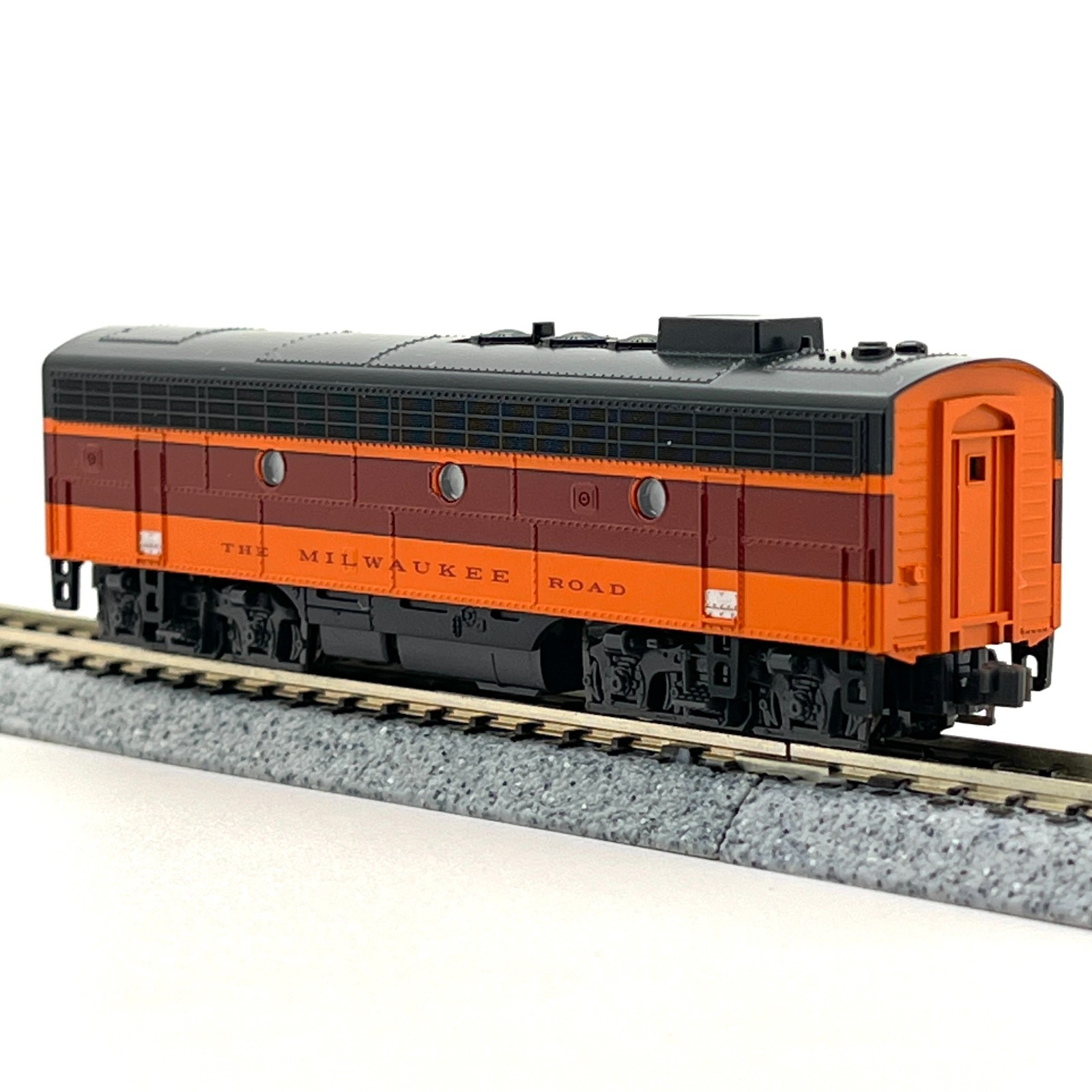 Kato N Scale Milwaukee Road EMD FP7B Diesel Locomotive Standard DC