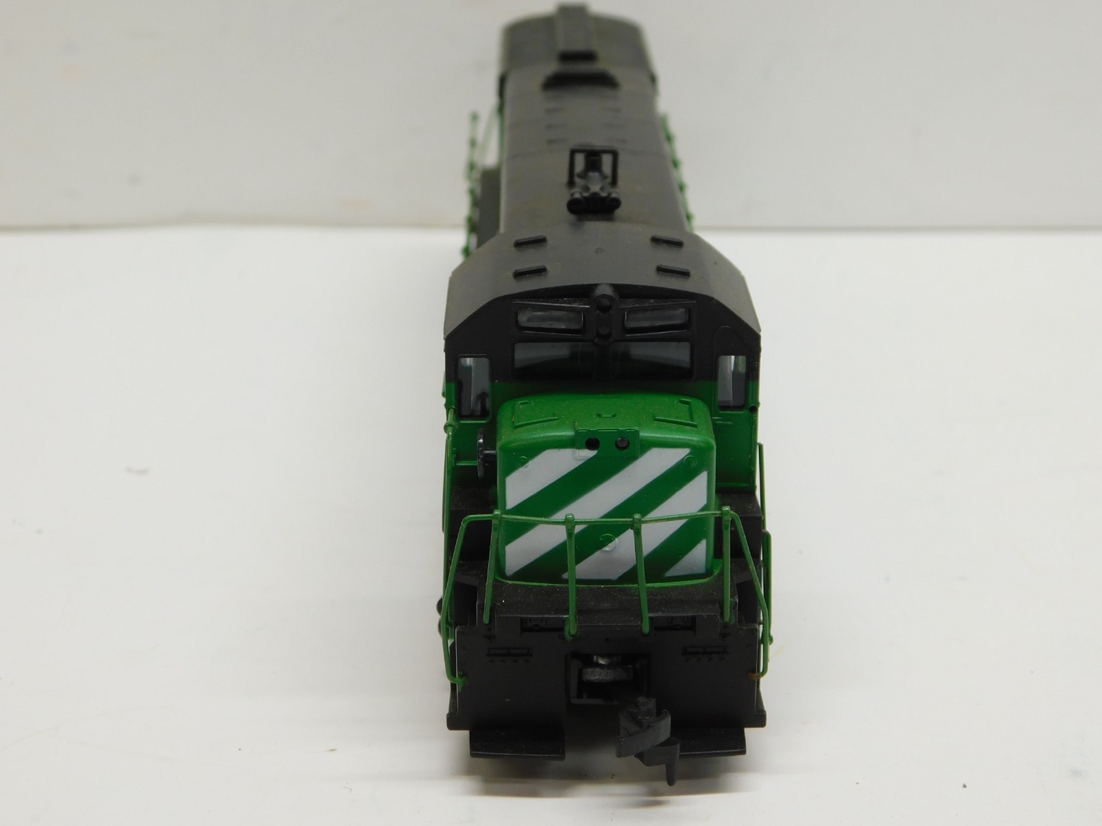 Athearn HO Blue Box Burlington Northern U30 Diesel Engine #5450-Unpowered Dummy