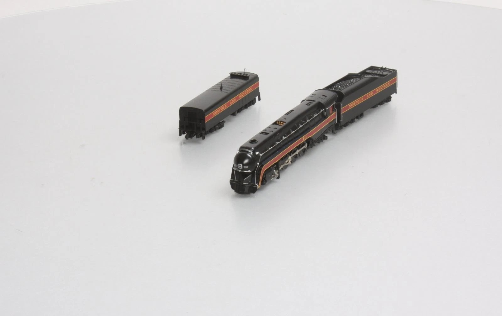 Bachmann 82154 N N&W Class J 4-8-4 Steam Locomotive & Aux. Tender Not Running,