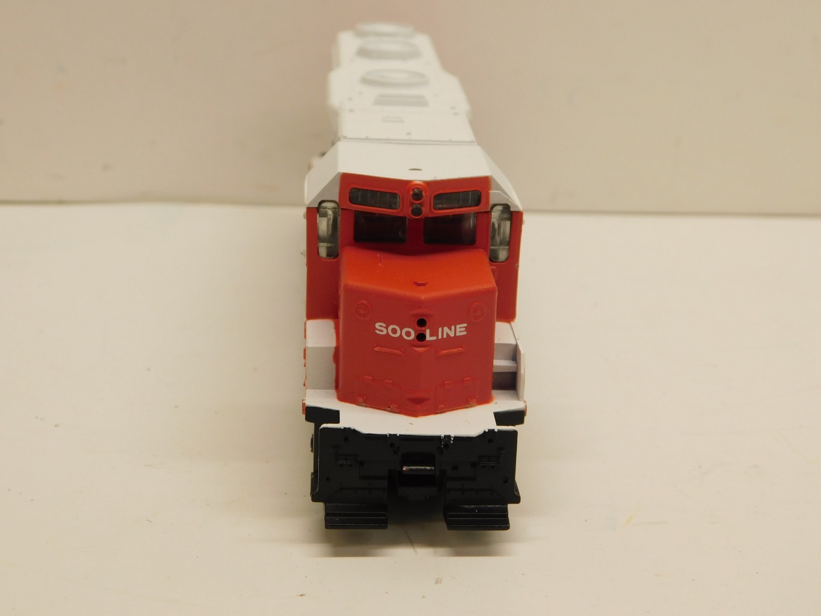 Athearn HO Blue Box SOO Line GP-35 Diesel Engine #729 – Powered Unit