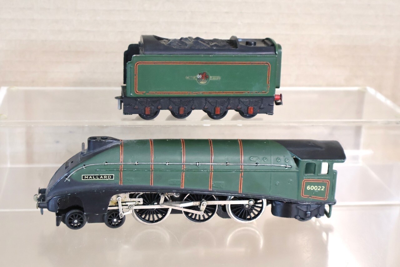 HORNBY DUBLO L11 2 RAIL BR 4-6-2 CLASS A4 LOCOMOTIVE 60022 MALLARD ol