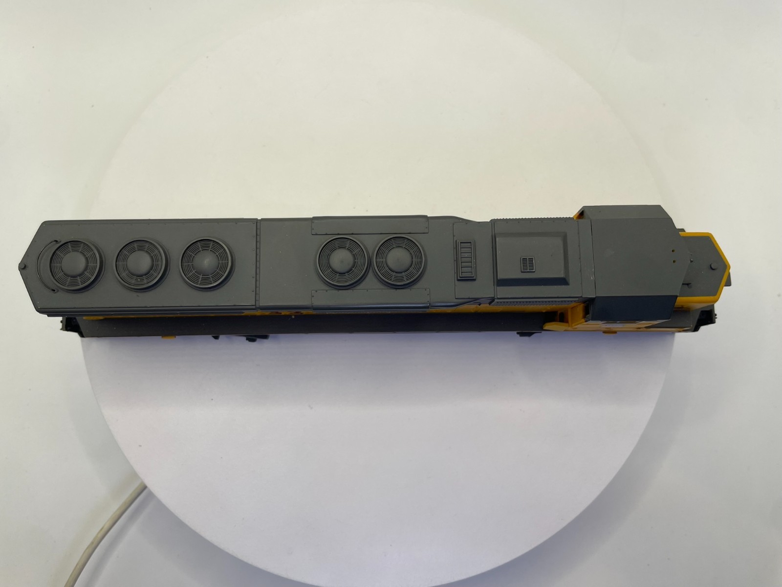 HO Scale Union Pacific SD45 Locomotive #32 – Light Function Details NOT Included