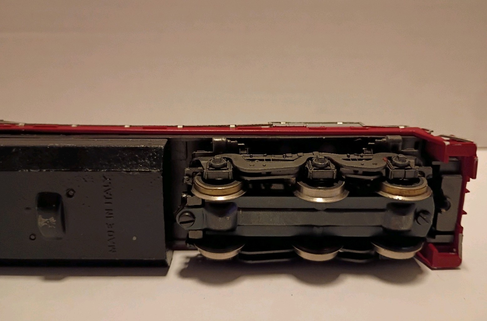 Bachmann GE U36B Diesel Locomotive. Santa Fe #350. Nice Shell!