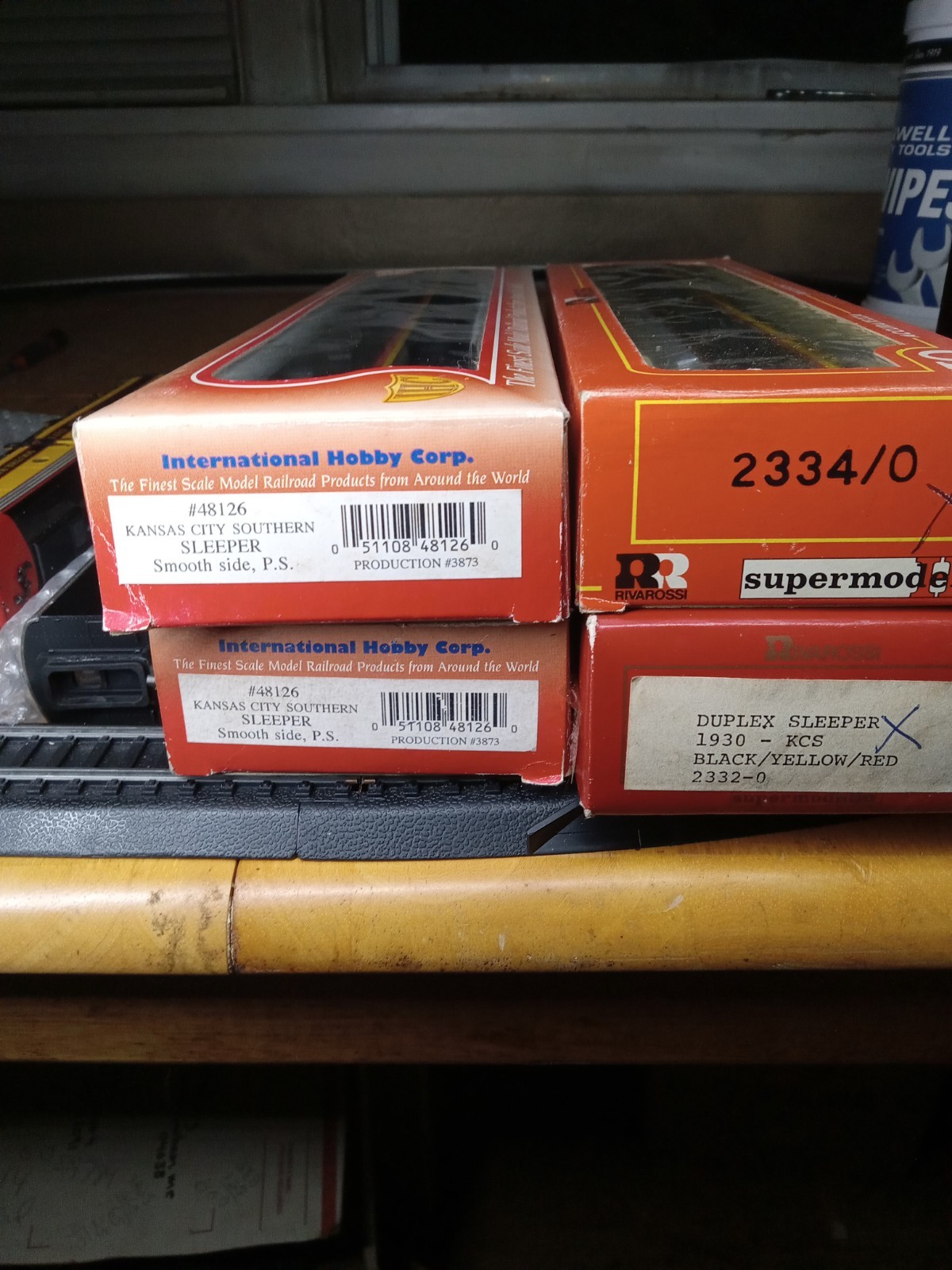H.O. Proto 2000 KANSAS CITY SOUTHERN WITH PASSENGER CARS!