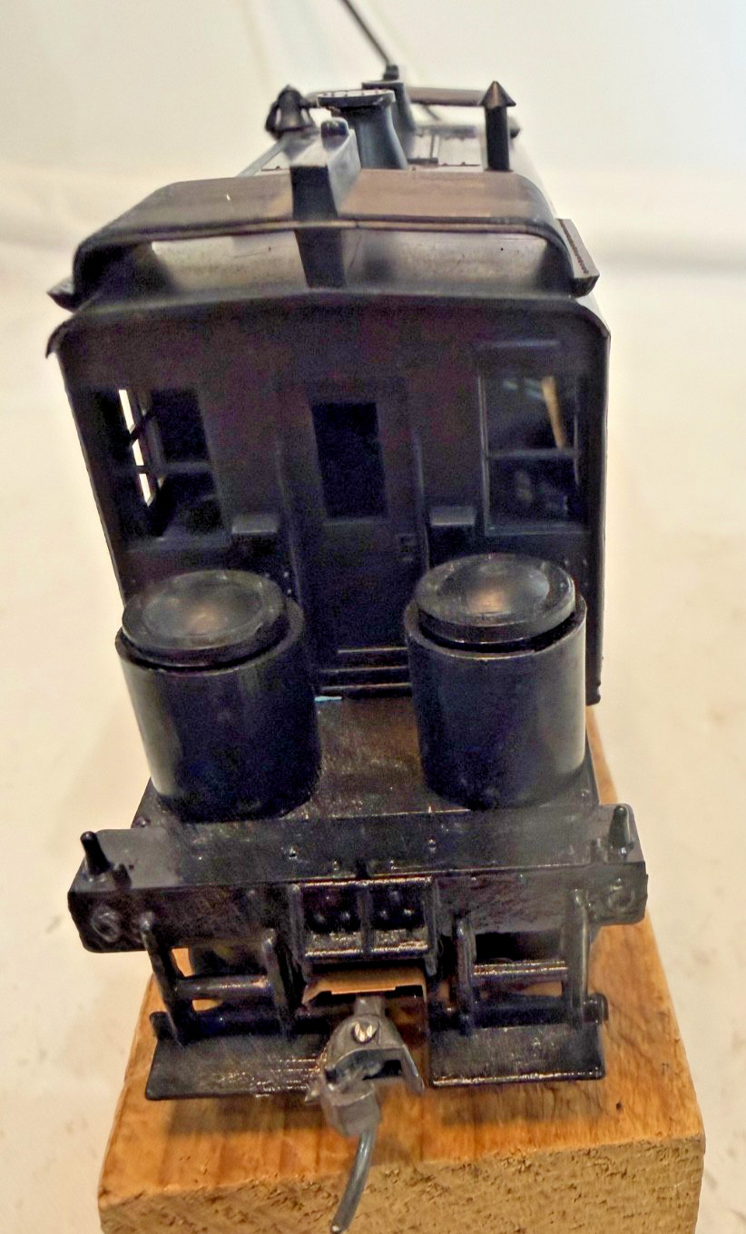 1 Roundhouse ho Scale Non Powered Box Cab Diesel Track Cleaning Car.