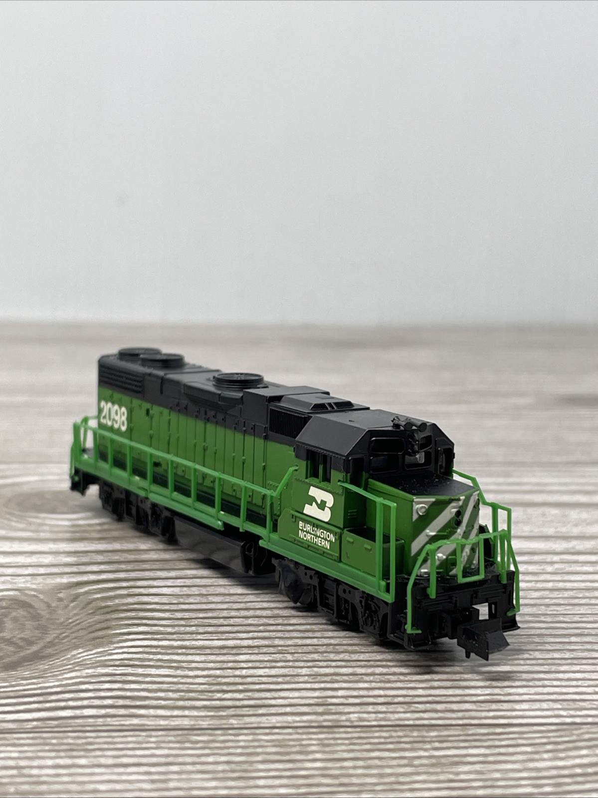 N Life-Like 433-7841 EMD GP38-2 BN Loco #2098 Rapido couplers