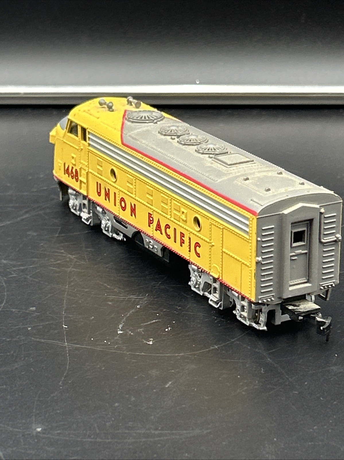 Vintage Bachmann HO Scale Union Pacific F9 Diesel Locomotive 1468 Yellow Gray