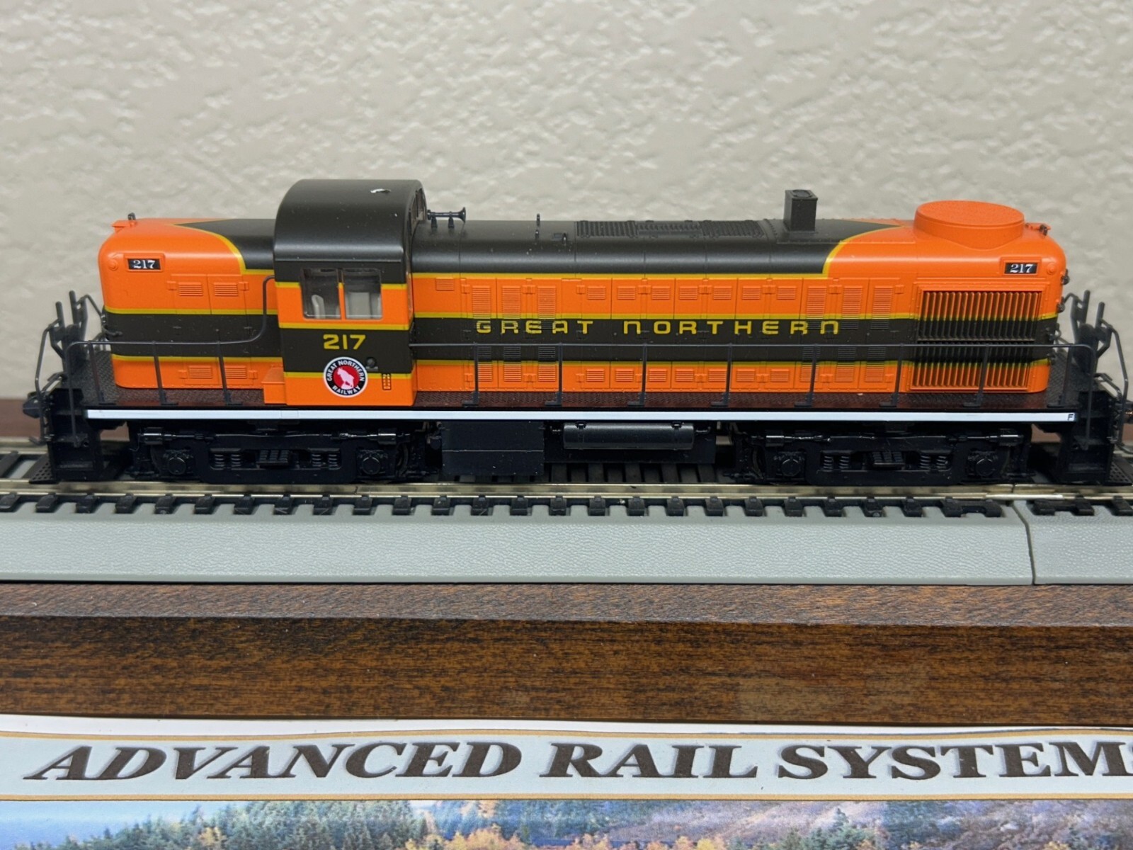 GREAT NORTHERN – ALCO RS-2 ROAD SWITCHER LOCO DC/DCC Ready HO Scale NEW KATO OOP