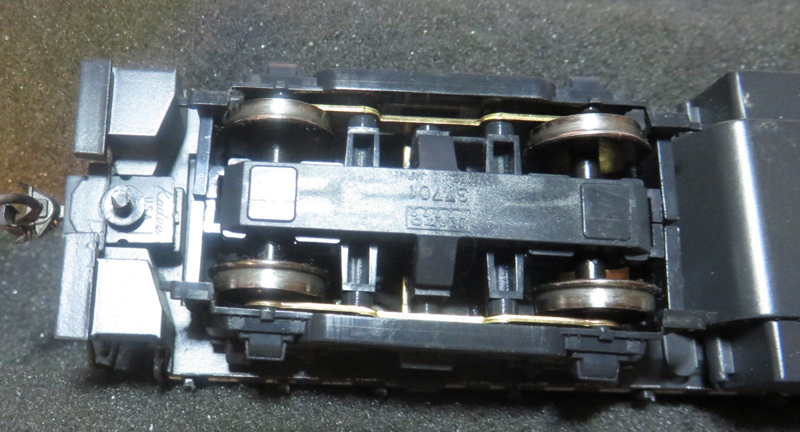 Atlas/Kato HO Santa Fe RS-1 DC/DCC, Directional LED Lights, Knuckle Couplers