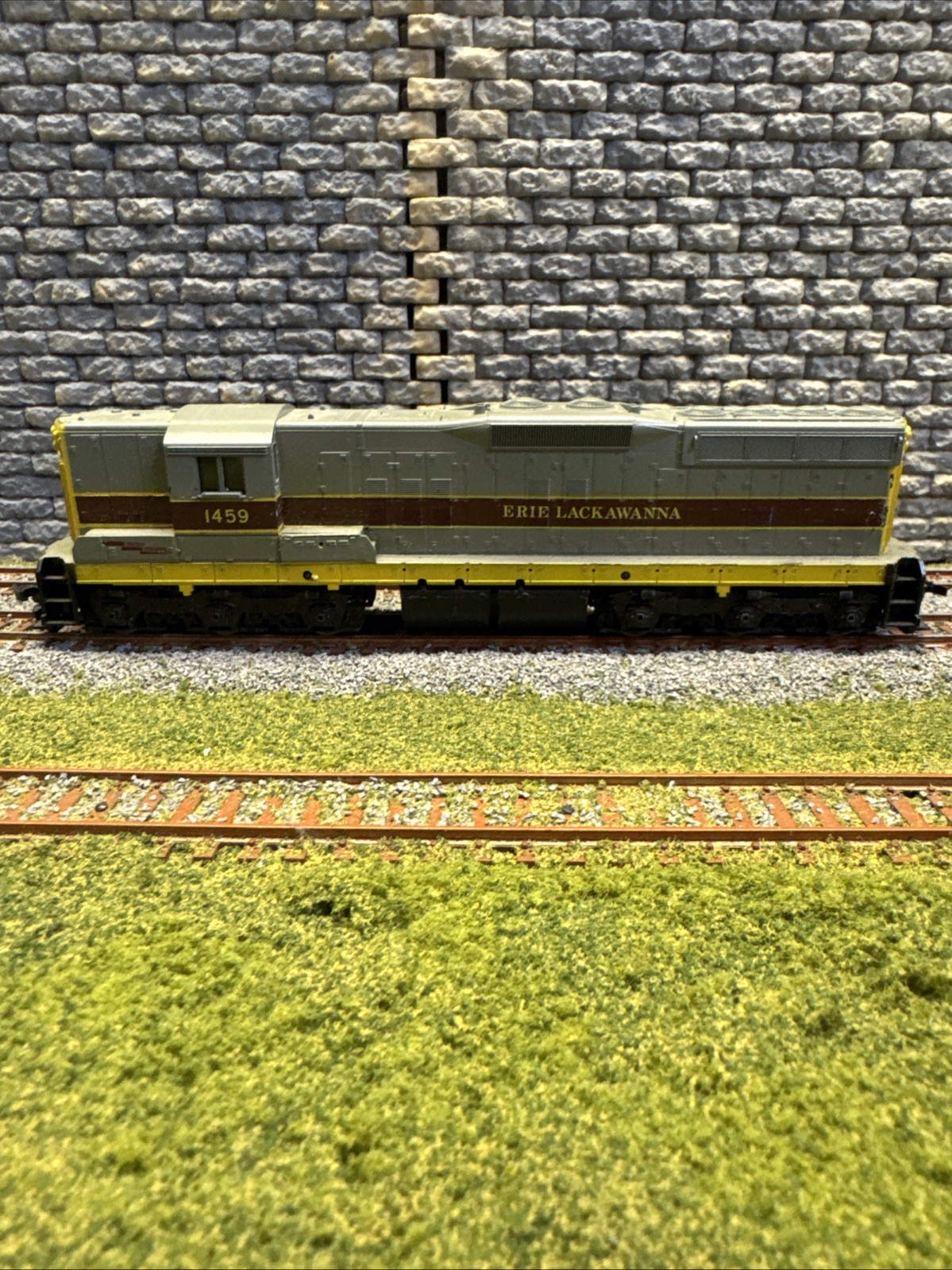 Ho Scale Athearn 1459 Erie Lackawanna Gp7