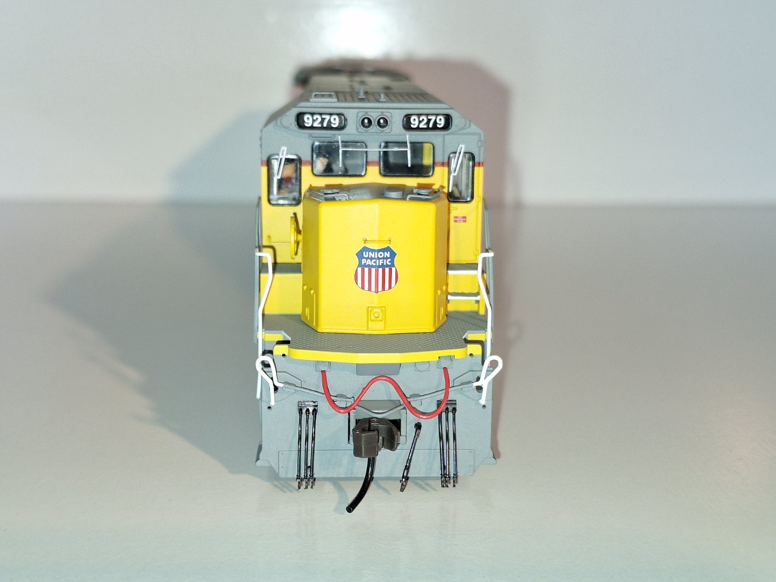 Atlas 9664 DCC & QSI Sound, Union Pacific Dash 8-40C. As New cond. HO scale.Box
