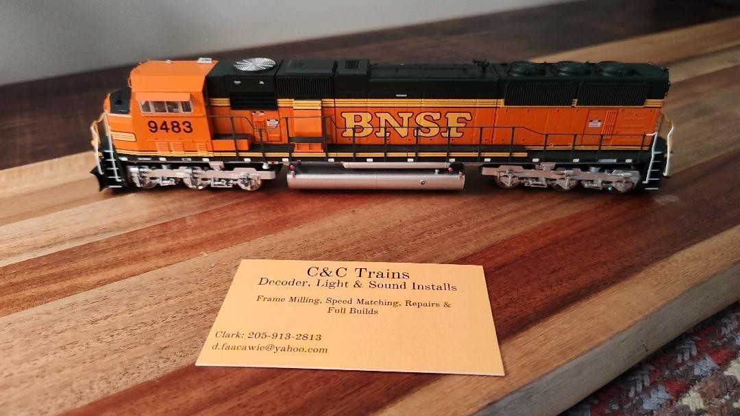 Athearn Genesis BNSF Heritage SD70MAC #9483 w/DCC & Sound and SSS
