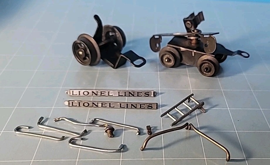 CB34: Lionel 238E Streamlined Torpedo Locomotive Shell w/ Tender Shell – Prewar