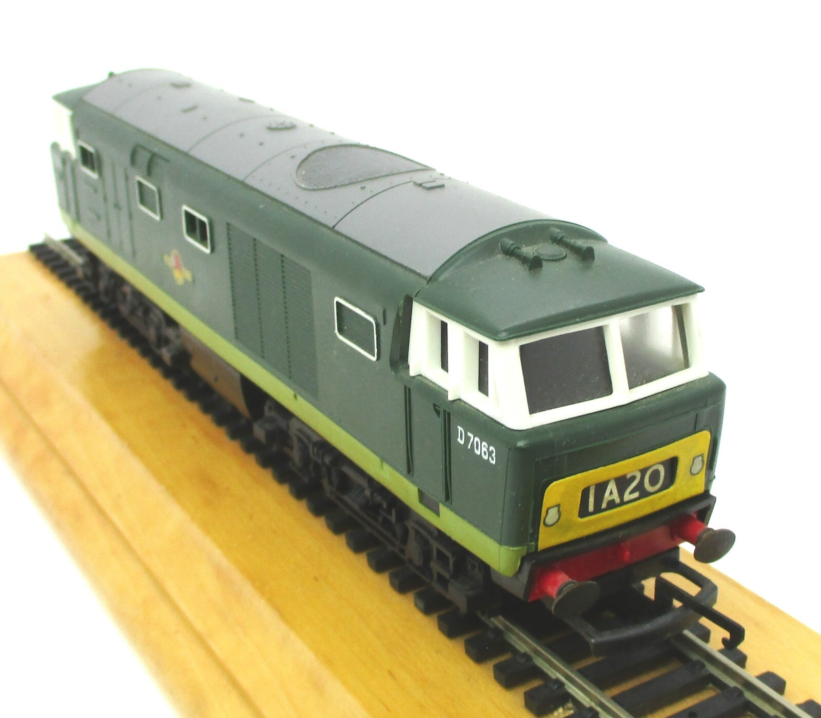 Hornby R758 First Edition Class 35 Hymek BR Green with Paper Yellow Ends Mint