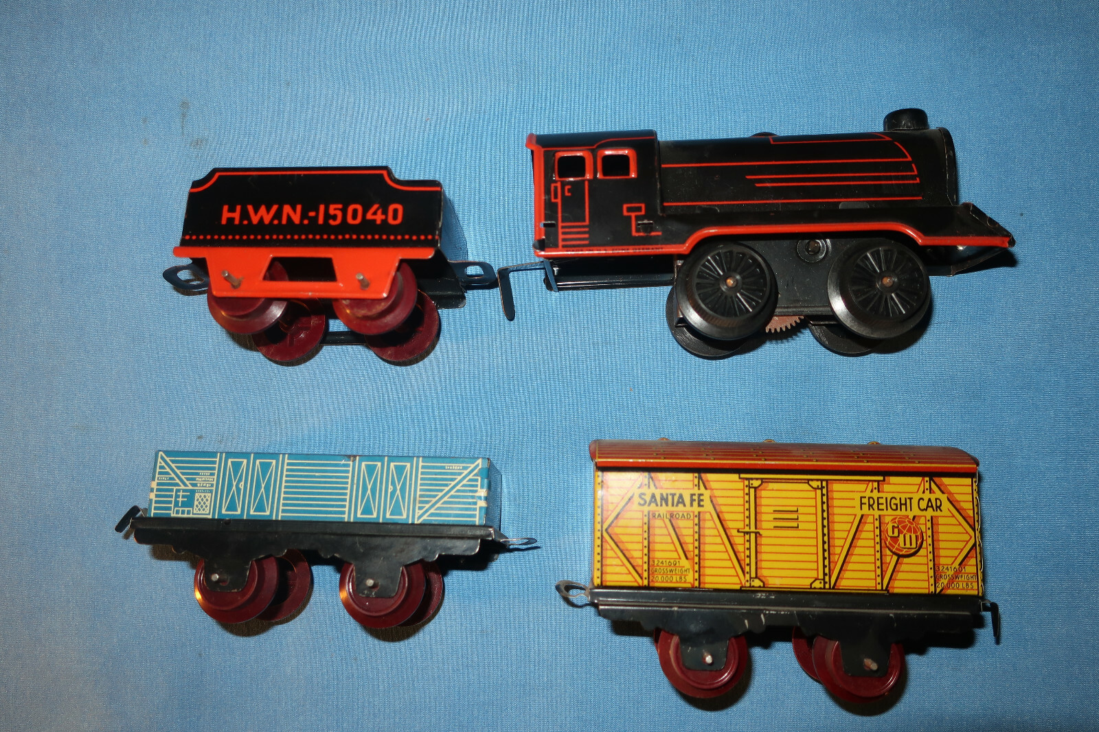 HWN Wind-up Clockwork Tin Litho Steam Locomotive Set. Made in US Zone Germany