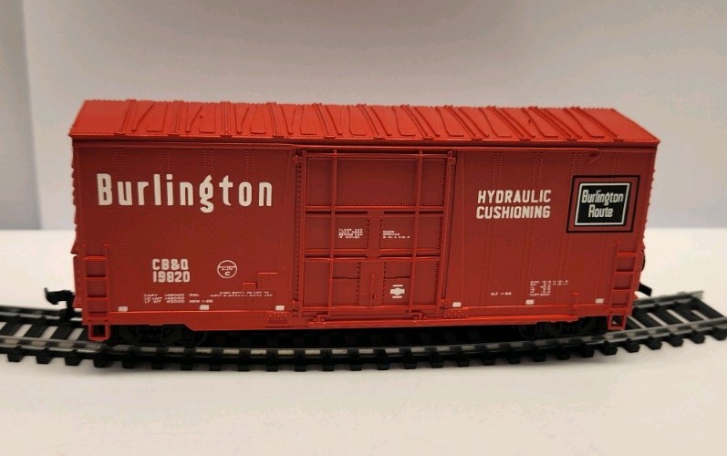 BACHMANN HO 76036 41′ HI-CUBE SMOOTH SIDE BOX CAR BURLINGTON C&Q 19920 NOS C43