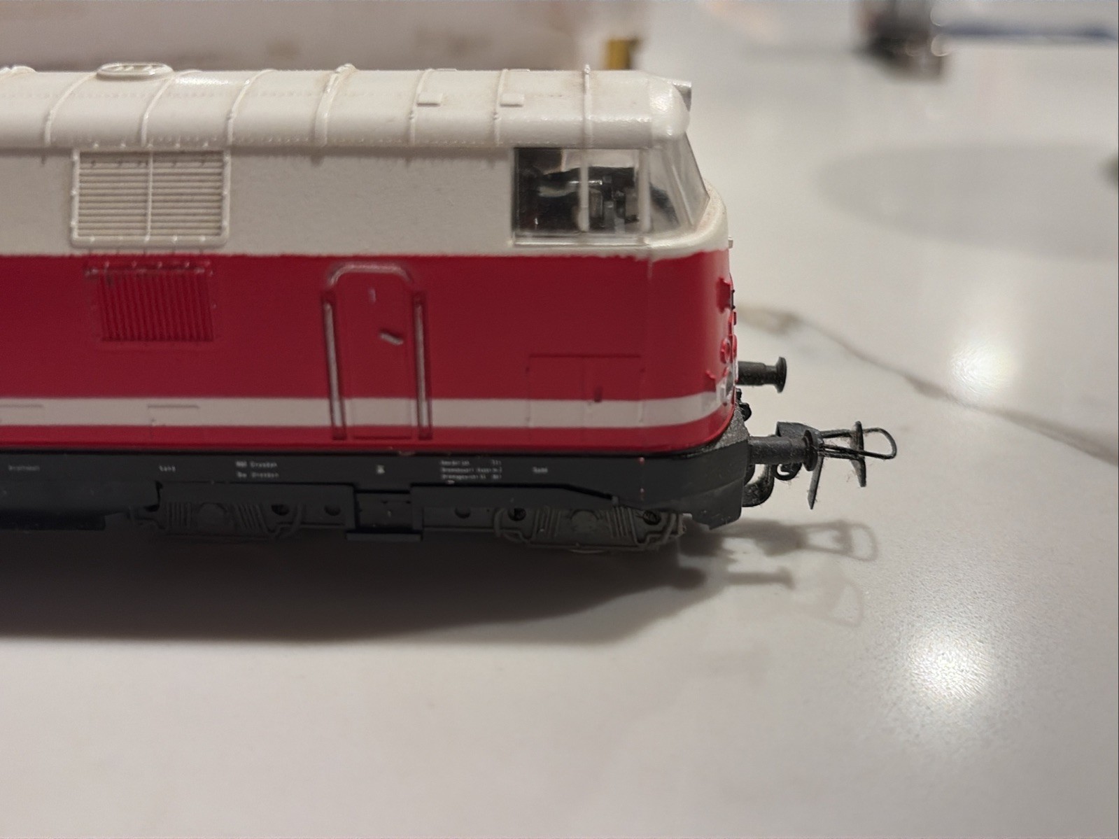 PIKO HO gauge BR 118 Diesel Locomotive in red & white livery