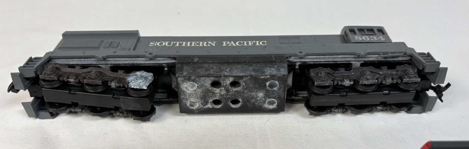 Lot of 3 Southern Pacific Diesel Locomotives 8634 HO Untested Used