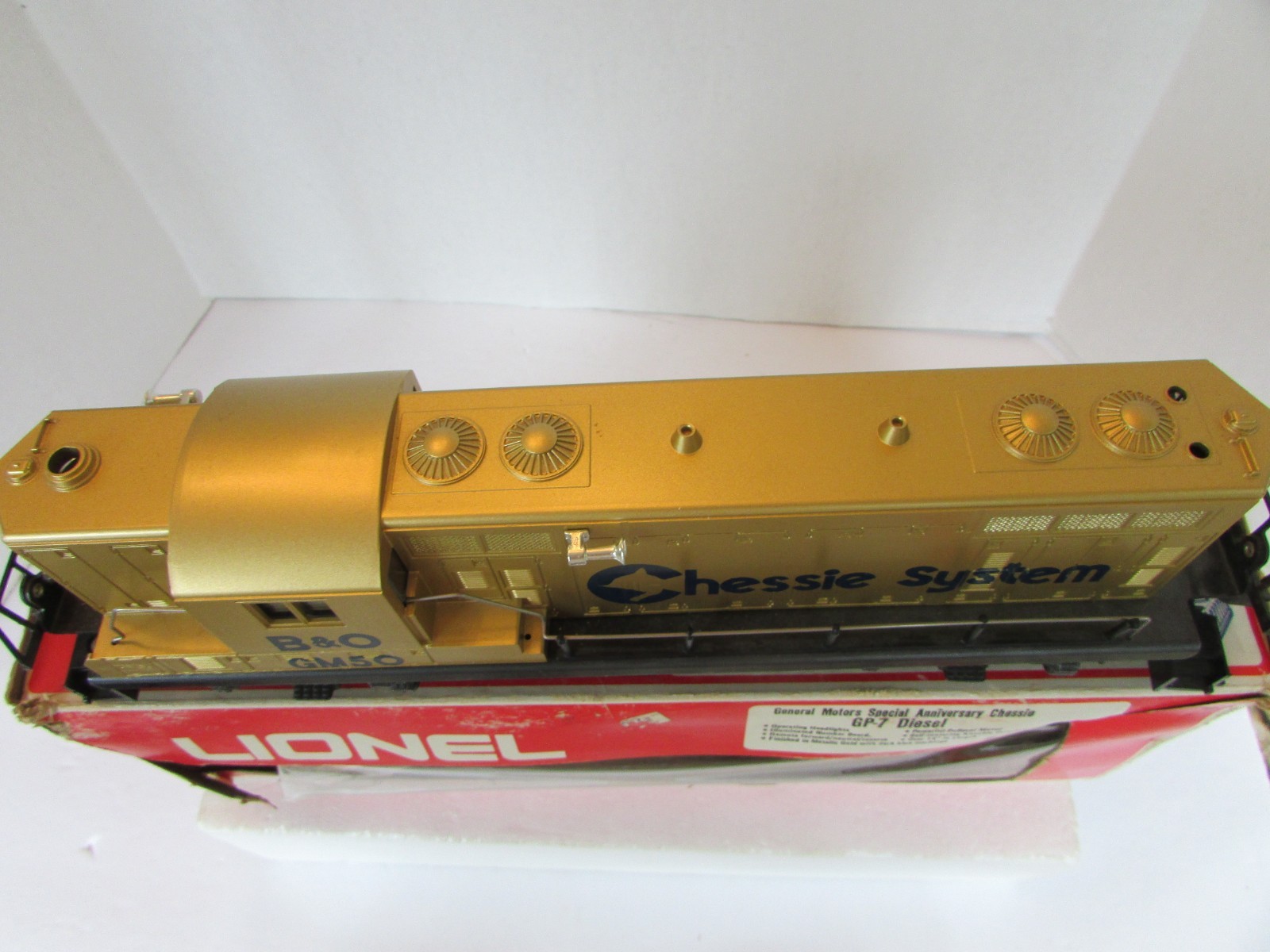 Lionel 6-8359 General Motors Anniversary Chessie GP-7 Diesel Gold Boxed Used B10