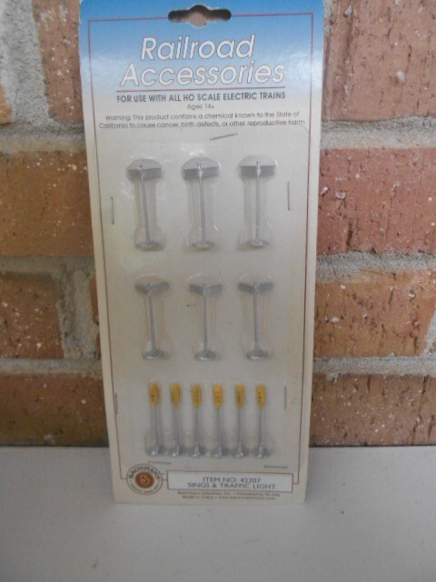 Bachmann Ho Scale Railroad Accessories Sings & Traffic Lights #42207