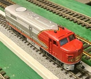 N Scale Mehano Santa Fe FA-2 powered loco w Rapido couplers