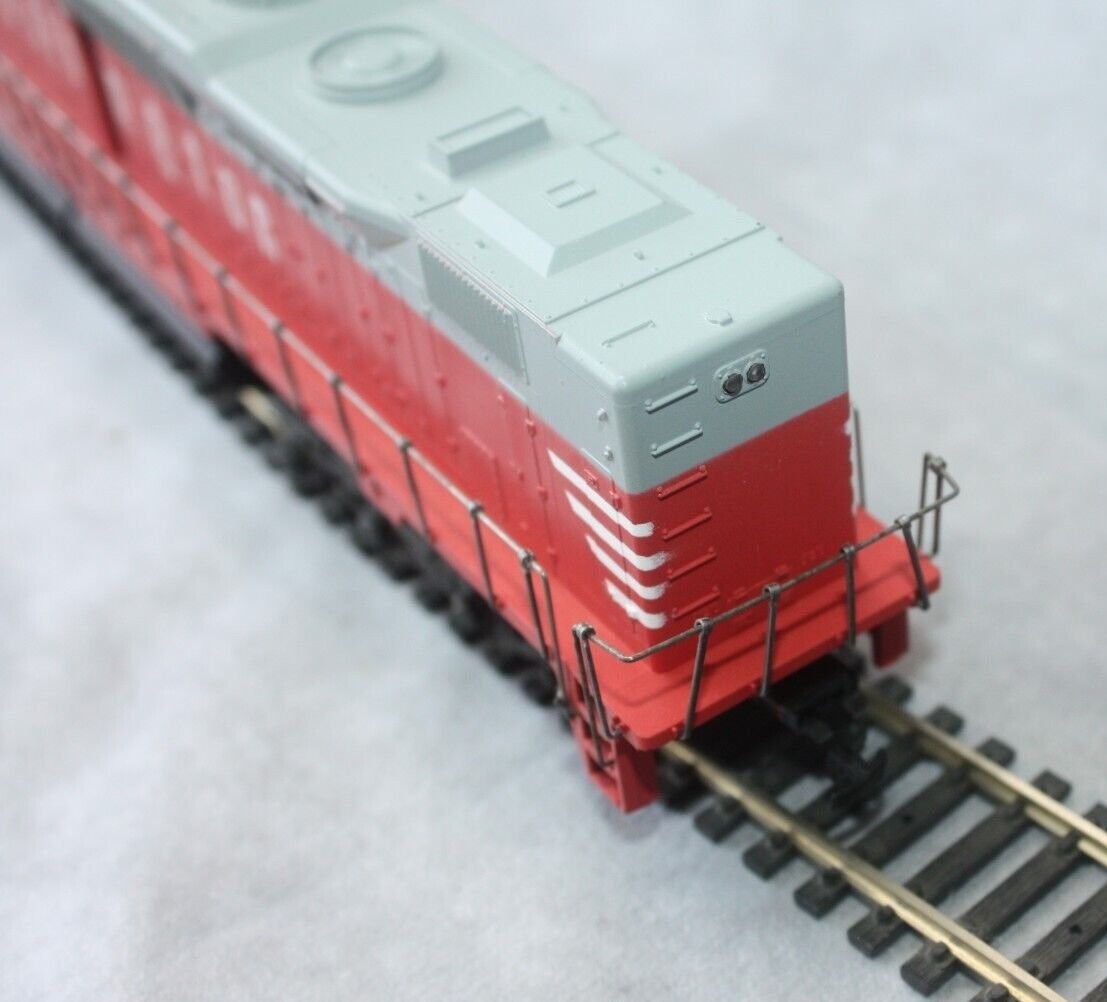 HO Scale Burlington 6000 Diesel Locomotive 16 wheel