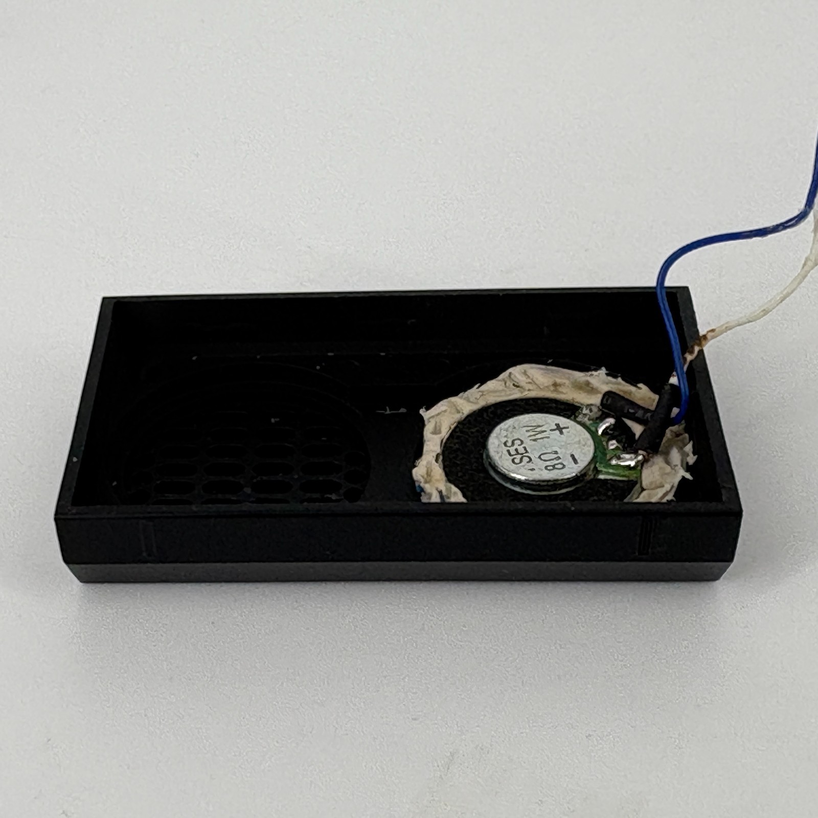 HO BLI Broadway Limited GE C30-7 Replacement Parts: Fuel Tank with Speaker