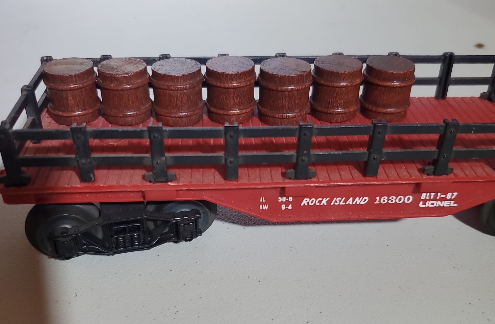 Rock Island O Gauge Freight Set – 8700 Engine Runs, Caboose, Flatcar, Boxcar
