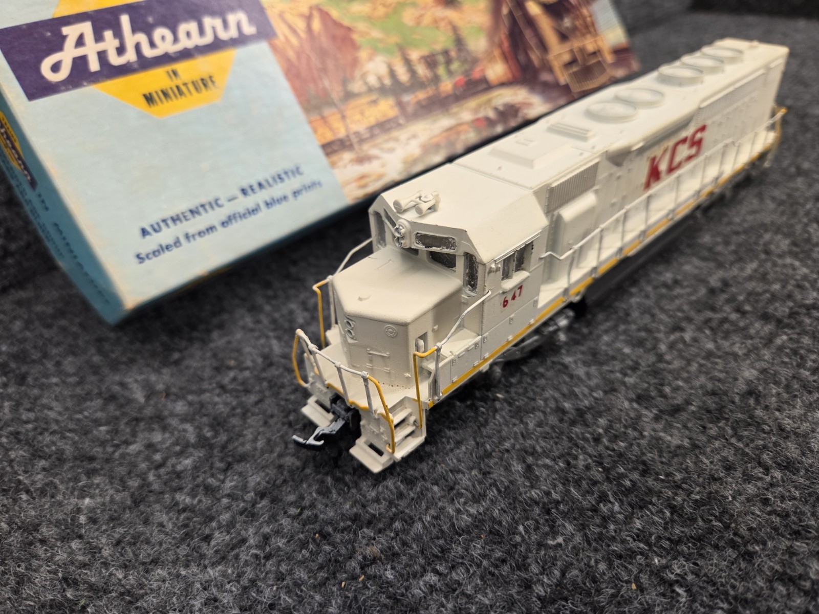 Athearn HO Blue Box Kansas City Southern SD40-2 Engine #647-Unpowered Dummy