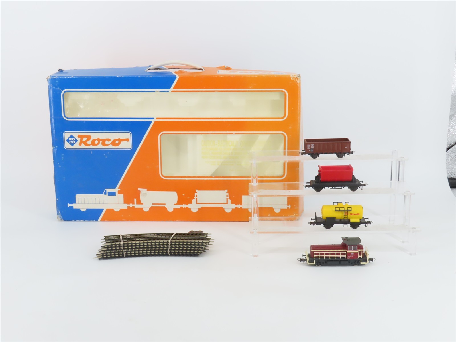 HO Scale Roco 41046 DB Deutsche Bahn Class 384 Diesel Loco w/3 Cars & Track